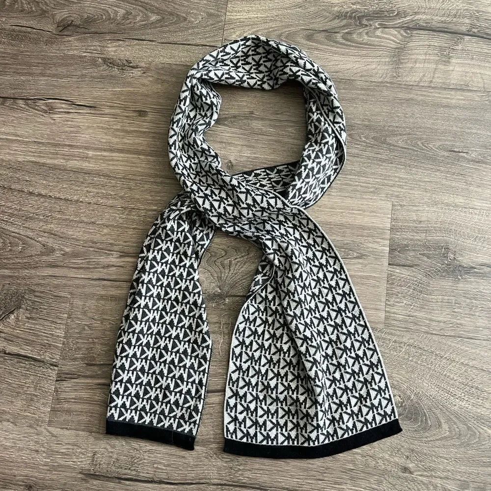 New Michael Kors Women's MK Logo Grey/Black Scarf